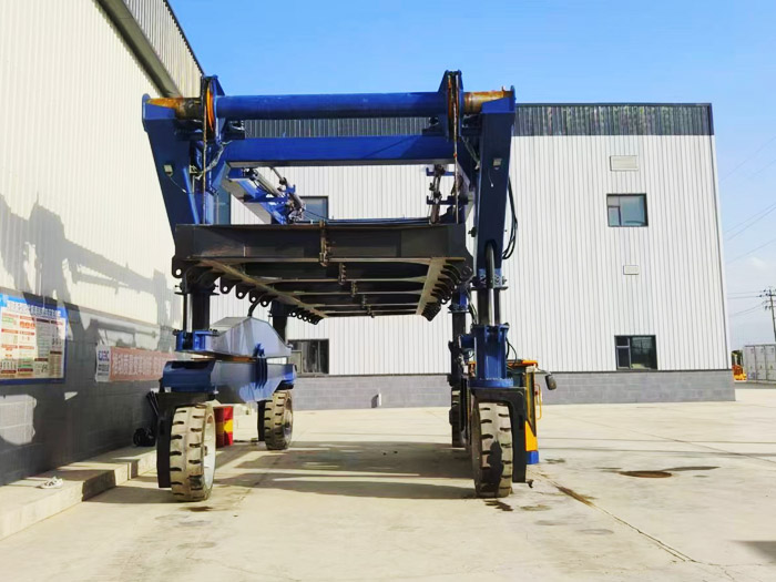 移动储能跨运车